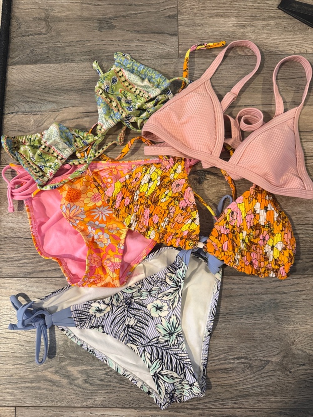 🩷3 for $20🩷Bundle of bikinis.